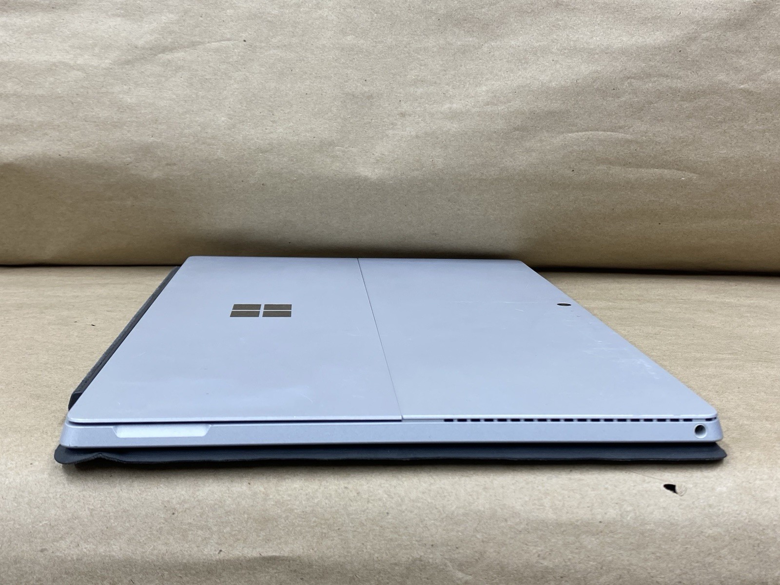 Microsoft Surface Pro4 – 12″ 2736*1824 – i5-6300U – 4GB – 128GB SSD – Win 10 Pro