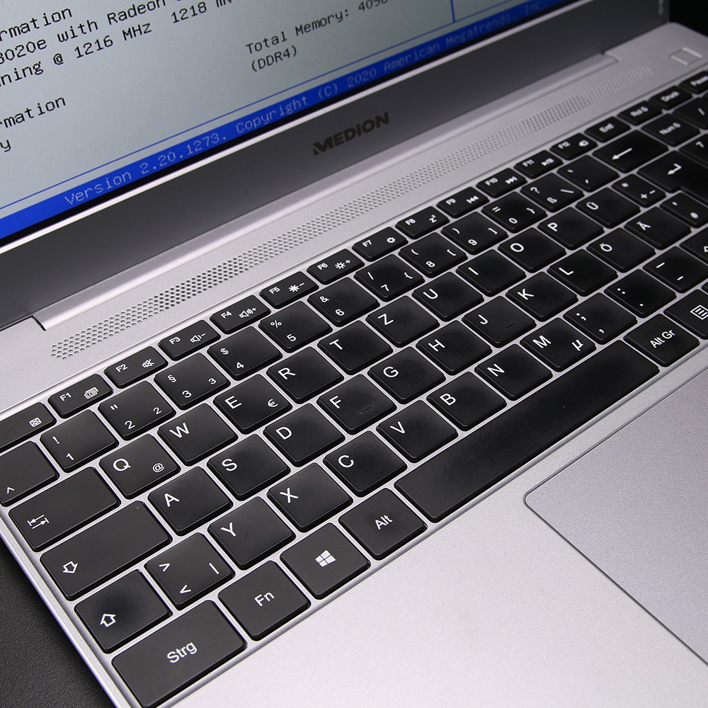 Medion E15307 // AMD 3020e, 4GB RAM, 256GB SSD
