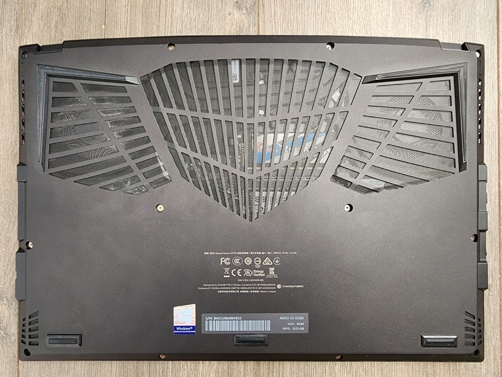 GIGABYTE AERO 15 15.6″ (1TB SSD, Intel Core i7-11800H, 2.3GHz, 16GB RAM, NVIDIA