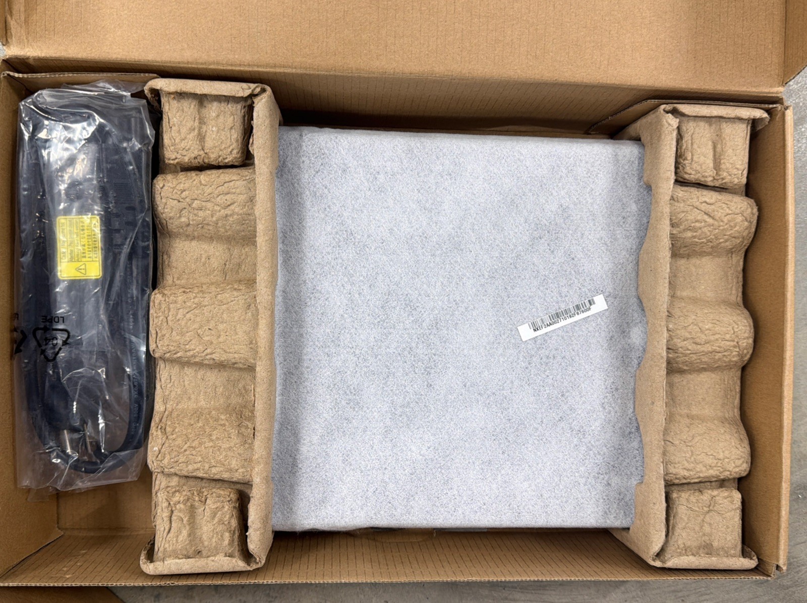 NEW OPEN BOX Acer chromebook 11 c740-C3P1 Intel Celeron 3205U 2GB RAM 16GB SSD