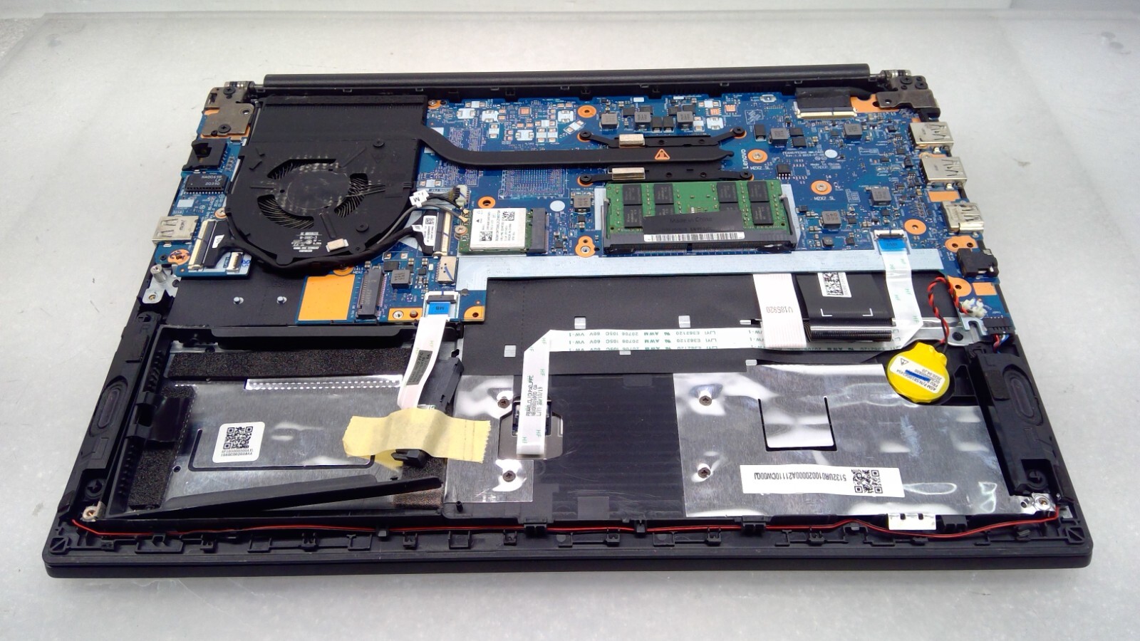 Lenovo ThinkPad E14 G1 14″LT i5-10210U@1.6GHz 16GRAM No HDD/Battery/Locked/Cover