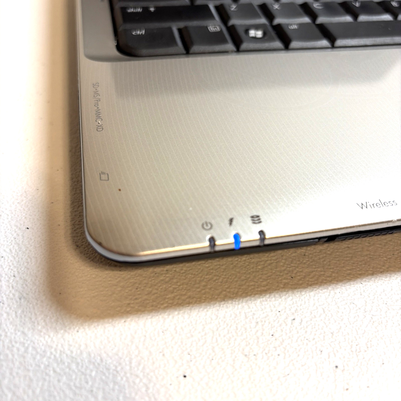 HP Pavilion DV2500 14.1-inch AMD Turion Nvidia Laptop Windows DVD Vista No HDD
