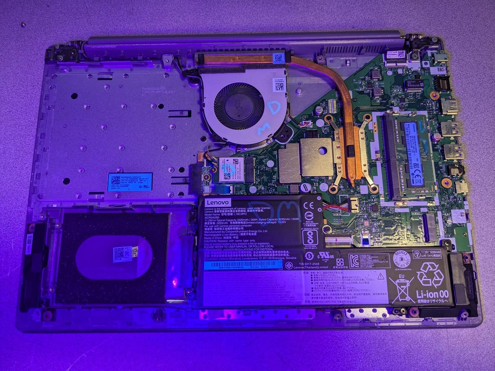LENOVO IDEAPAD L340-15API AMD RYZEN 3 3200U @ 2.6GHz, 8GB RAM, NO HDD/OS-(PARTS)