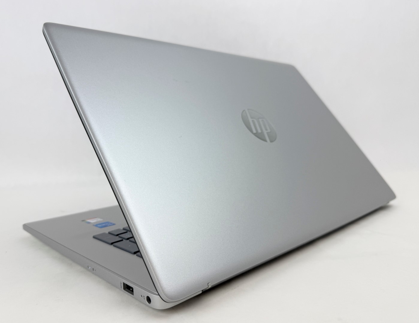 HP 17-cn3053cl 17.3″ FHD 1920×1080 i5-1335U 12GB 512GB SSD W11H Laptop