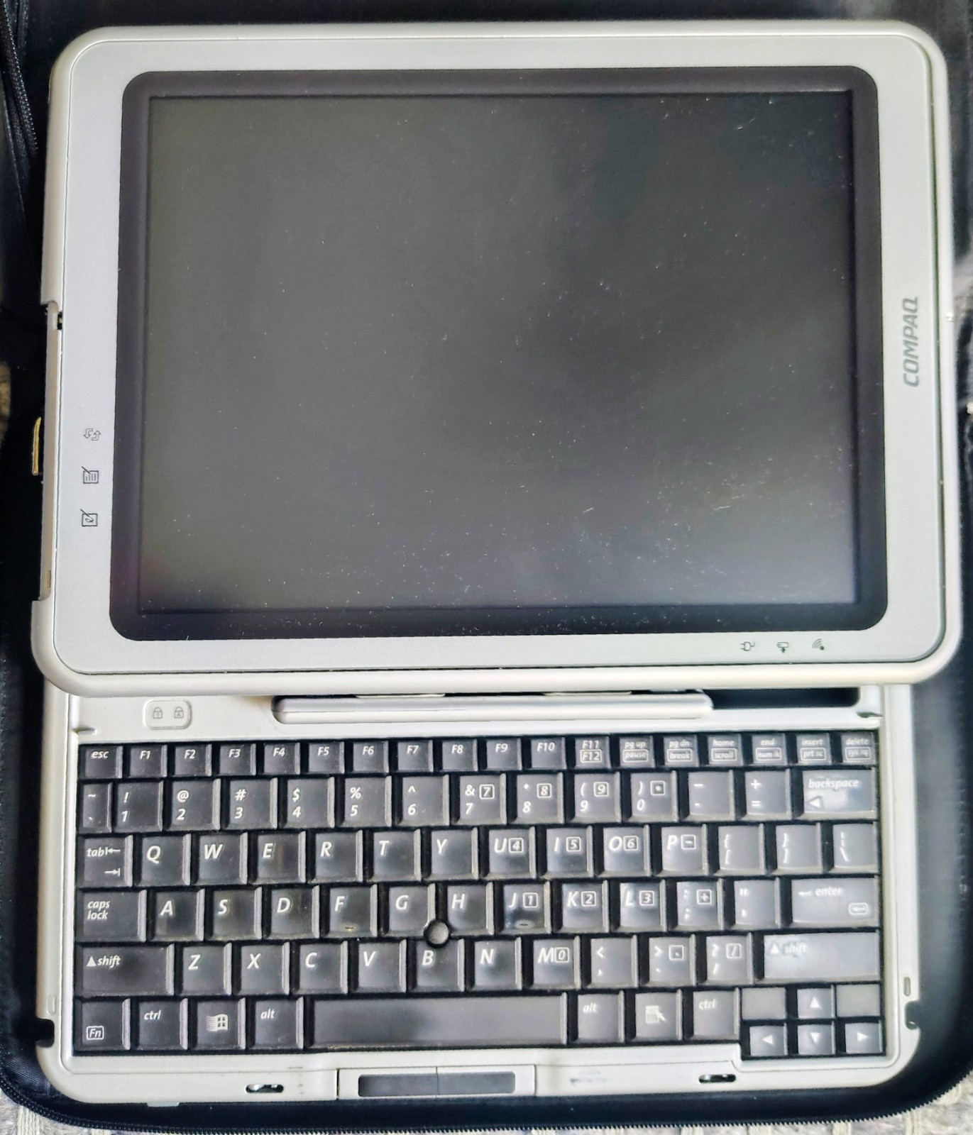 Compaq Tablet PC TC1000 10.4″ HD, 256MB RAM No Hard Drive No OS