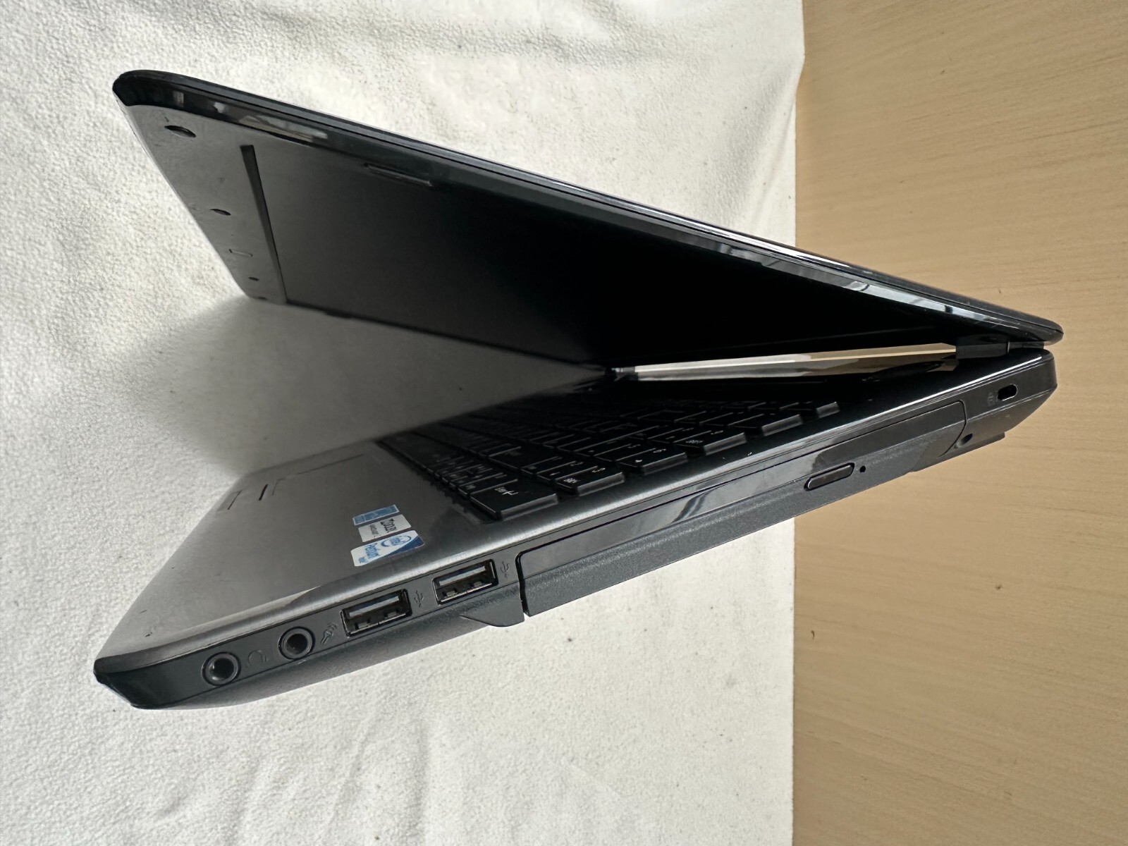 Medion Akoya MD99090 (E6234) Laptop* Intel B960 2.20GHz 8GB RAM 120GB SSD