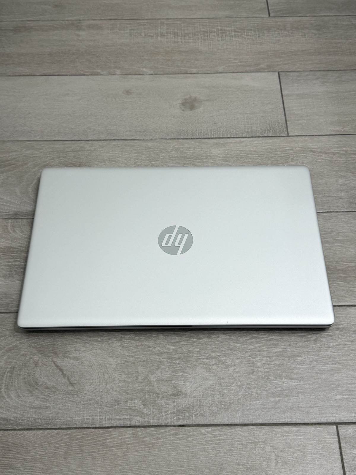 HP Laptop 17-CP2025DX 17″ FHD AMD Ryzen 5-7520U 8GB RAM 512GB NVMe Win-11