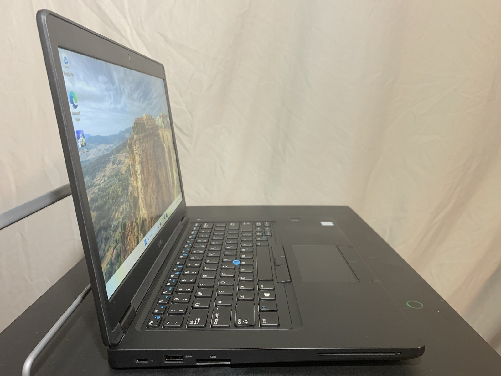 Dell Latitude 5490 i5-8350U 8GB 256GB SSD Win11 14in FHD Black