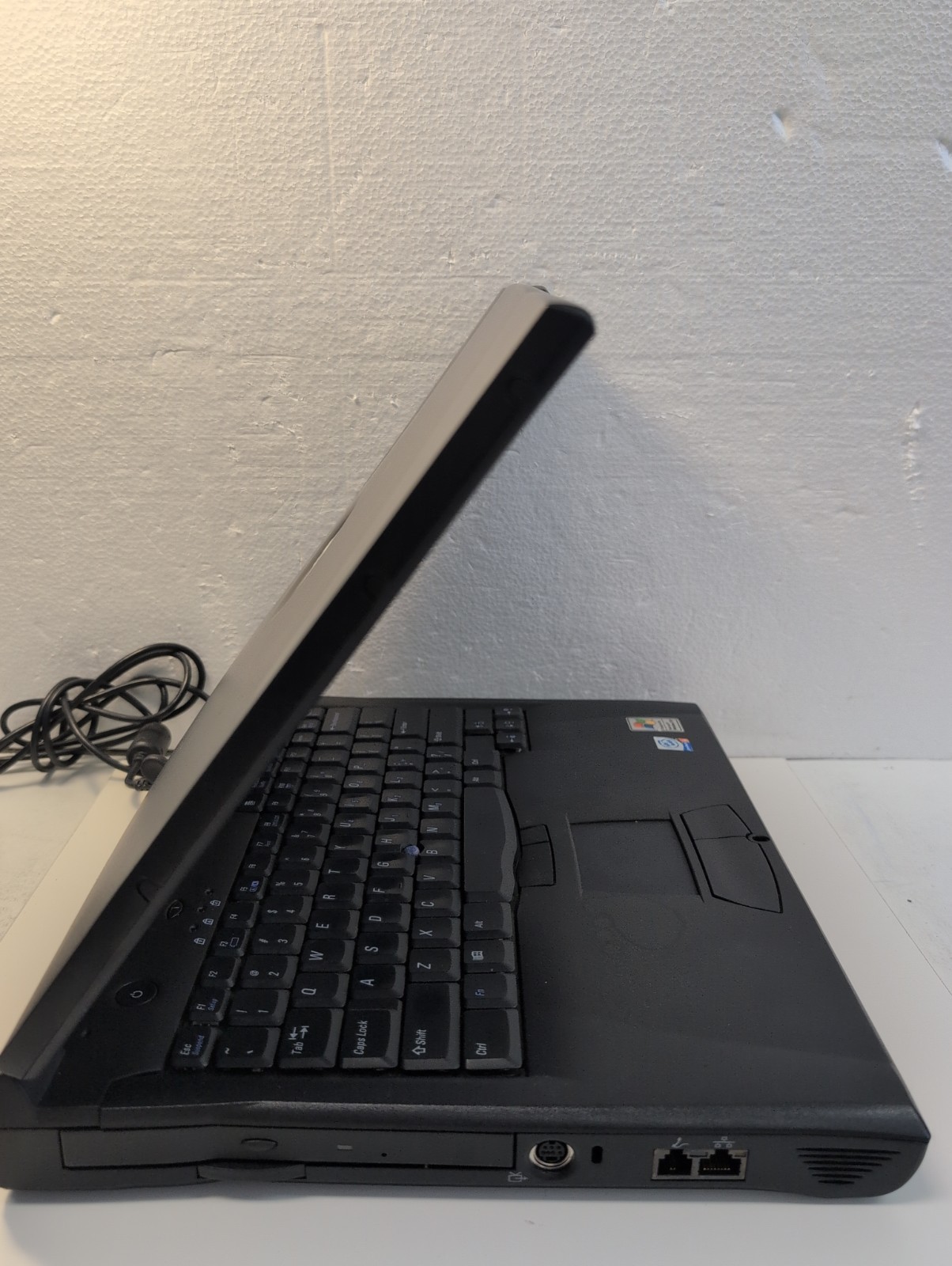 🔥NICE Dell Latitude C840 15″ Laptop Pentium4 2.0GHz /1GB RAM /30GB HDD/WinXP –