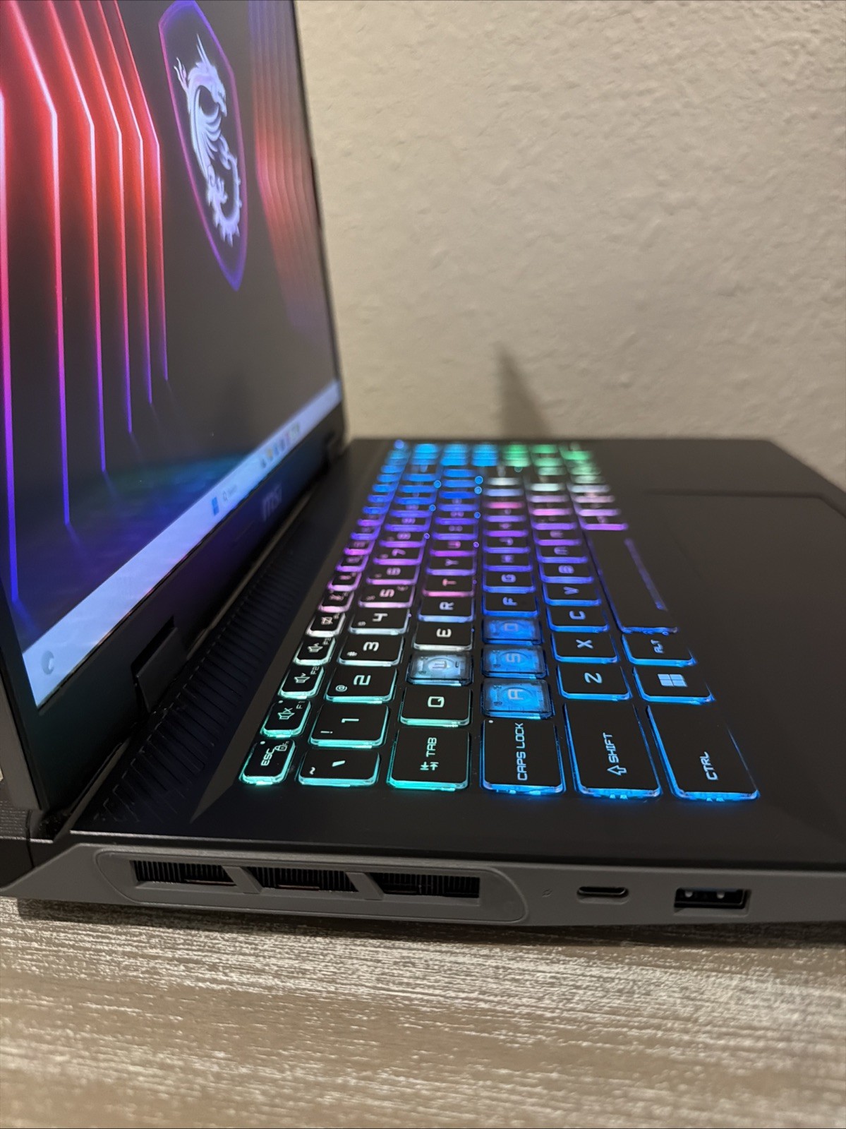 MSI Sword 16 HX 16 165Hz QHD 2.2 GHz i9-13980HX 32GB 1TB SSD RTX 4060 Window 11