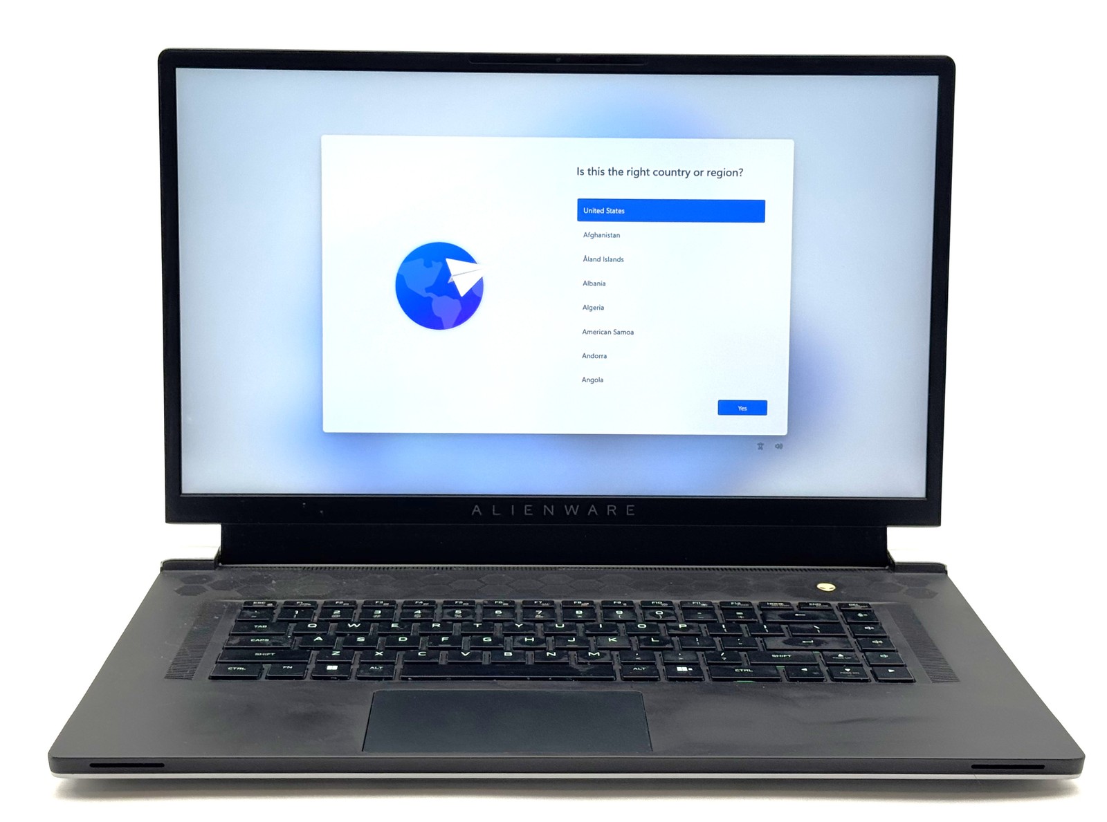 Alienware x17 R2 – FHD – i9-12900H – 32GB RAM – RTX 3080 – 1TB SSD – White