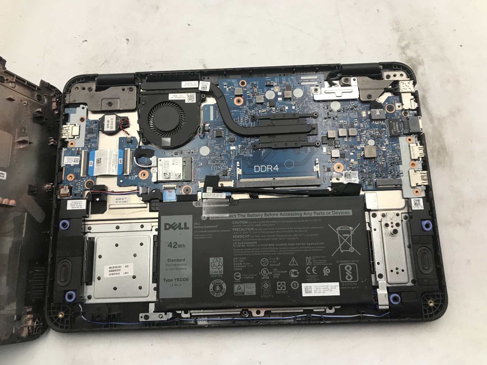 DELL LATITUDE 3300 – BOOTS TO BIOS – INTEL CELERON 3865U – NO RAM – READ – BB