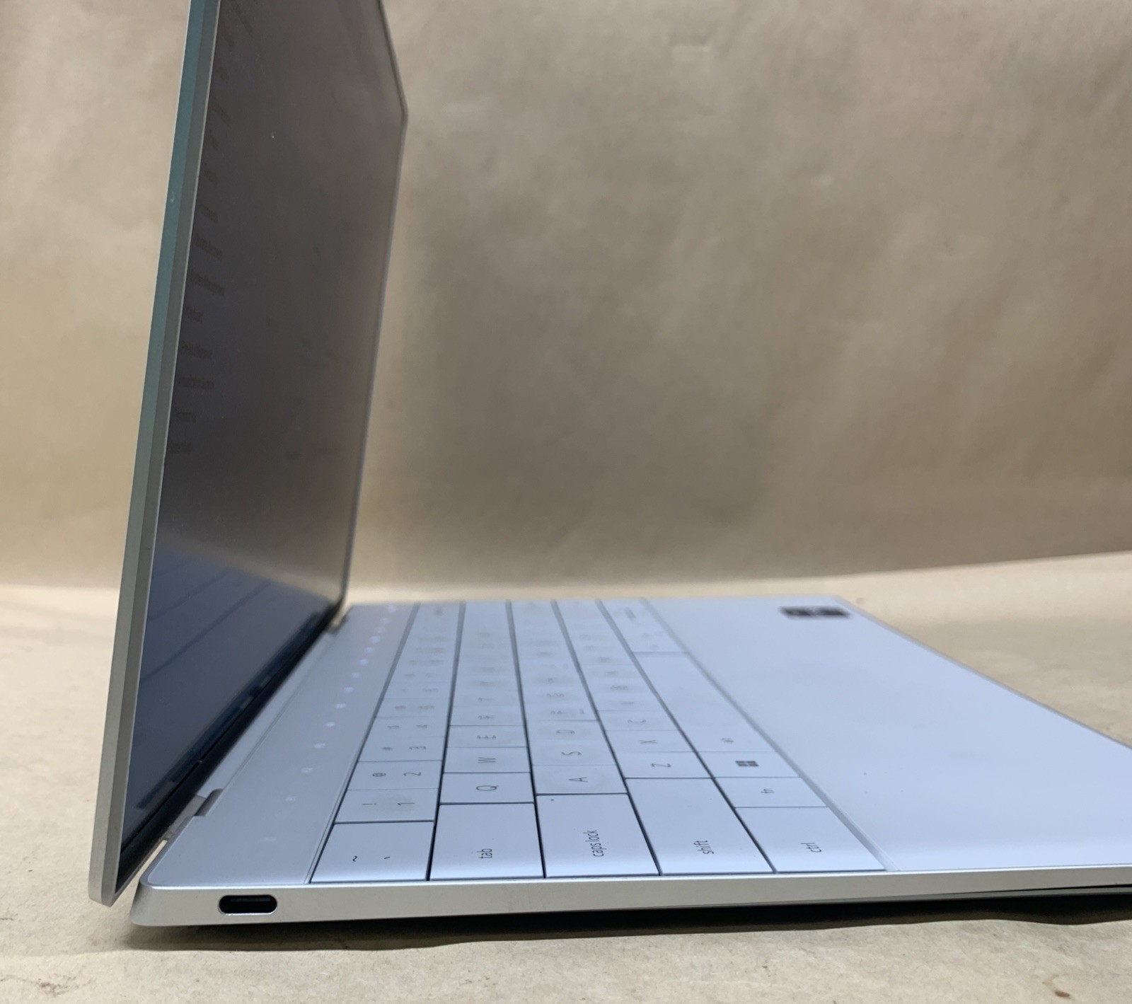 Dell XPS 9320, Intel Core i7-1370P @ 1.90GHz, 16GB RAM, No SSD/OS, No Charger