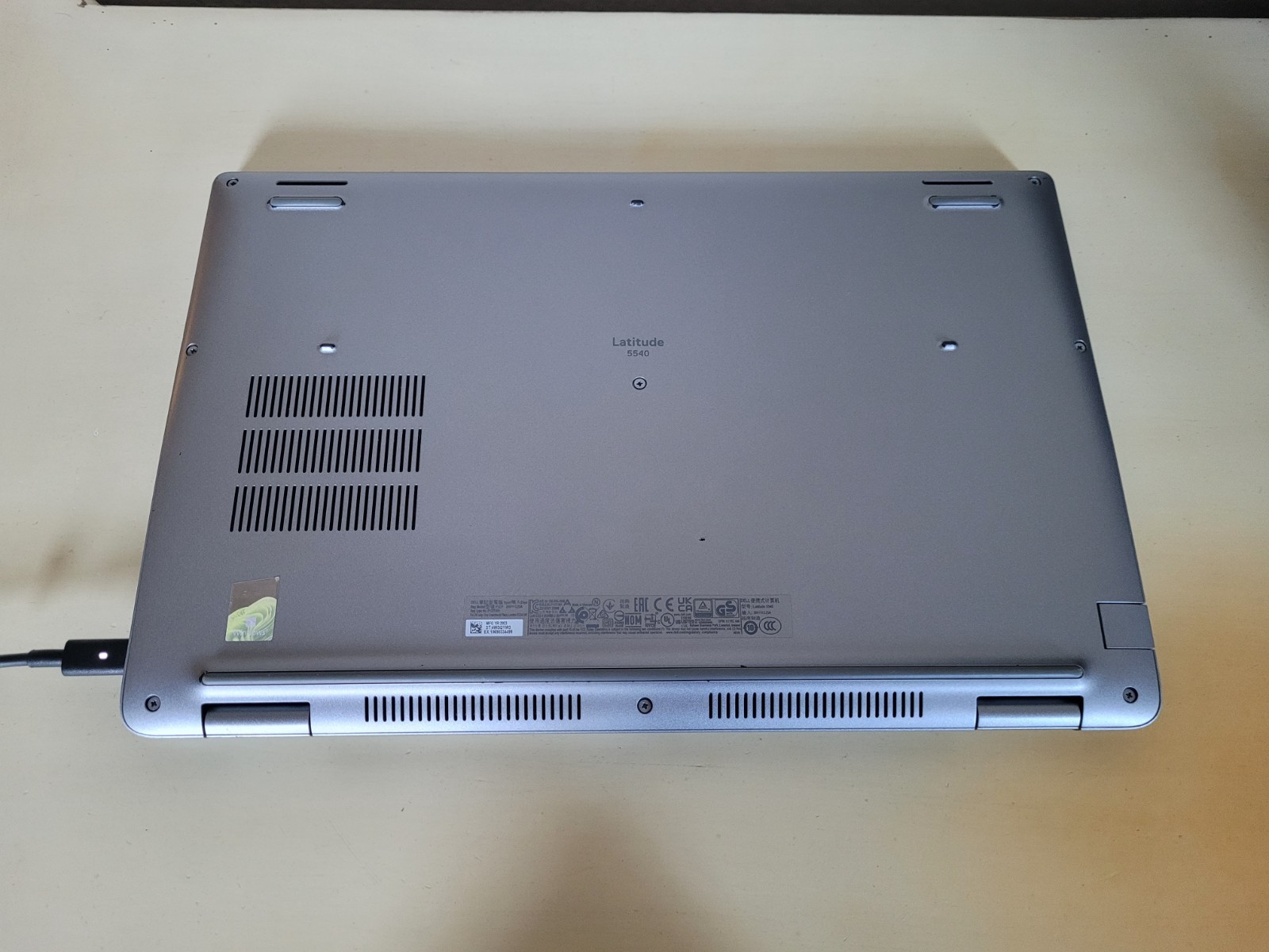 Dell Latitude 5540 15.6″ FHD Core i7-1355U 512GB NVMe SSD 32GB Win11P UWT 2026/9