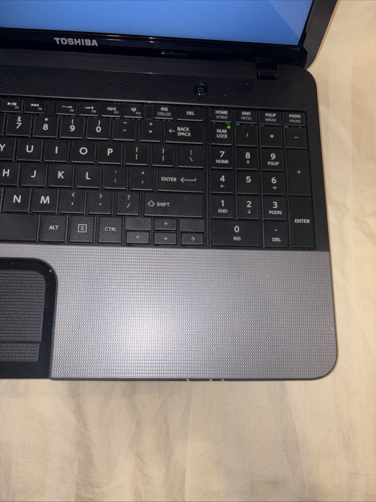 toshiba Satellite c855d-s5116 15.6″ Notebook AMD A6-4400M 2.70 GHz, 4 GB NO HD