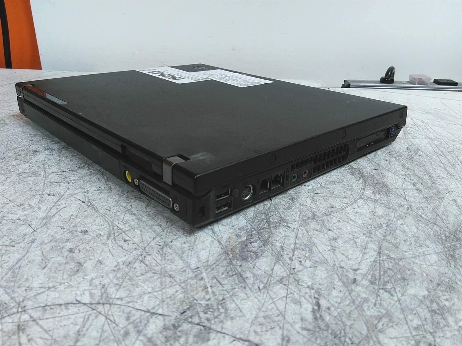 IBM ThinkPad R52 Laptop Intel Pentium M 1.86GHz 512MB 40GB HD No PSU