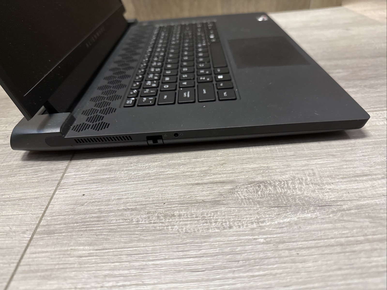 Dell Alienware m17 Ryzen Edition R5 Laptop (2022), 17.3″ 1920×1080 FHD, Ryzen