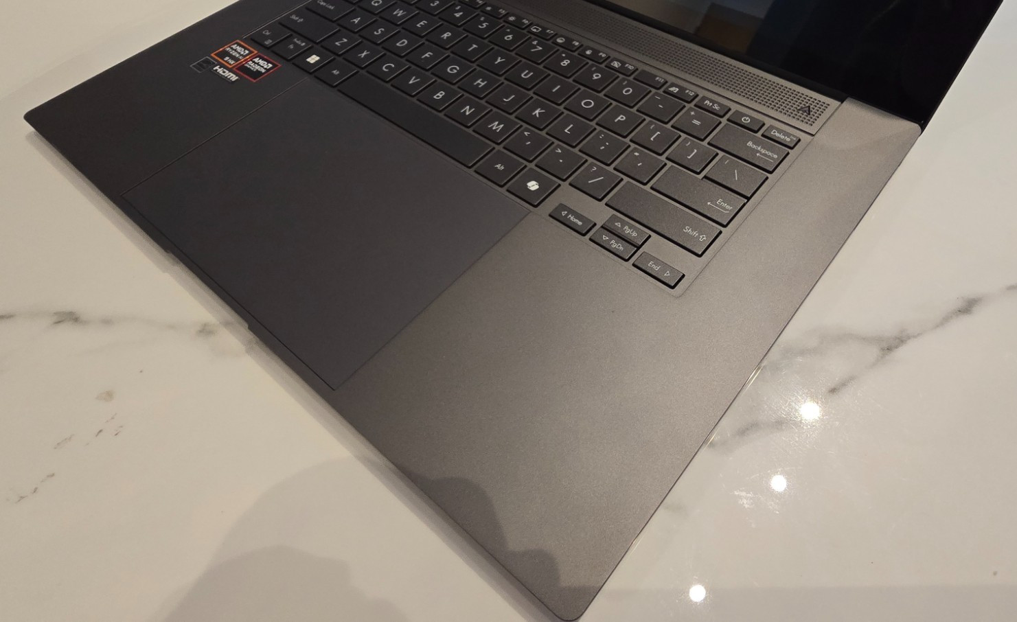 ASUS – Zenbook S 16 16” 3K OLED Touch Screen – AMD Ryzen AI 9 365 – 24GB – 1TB