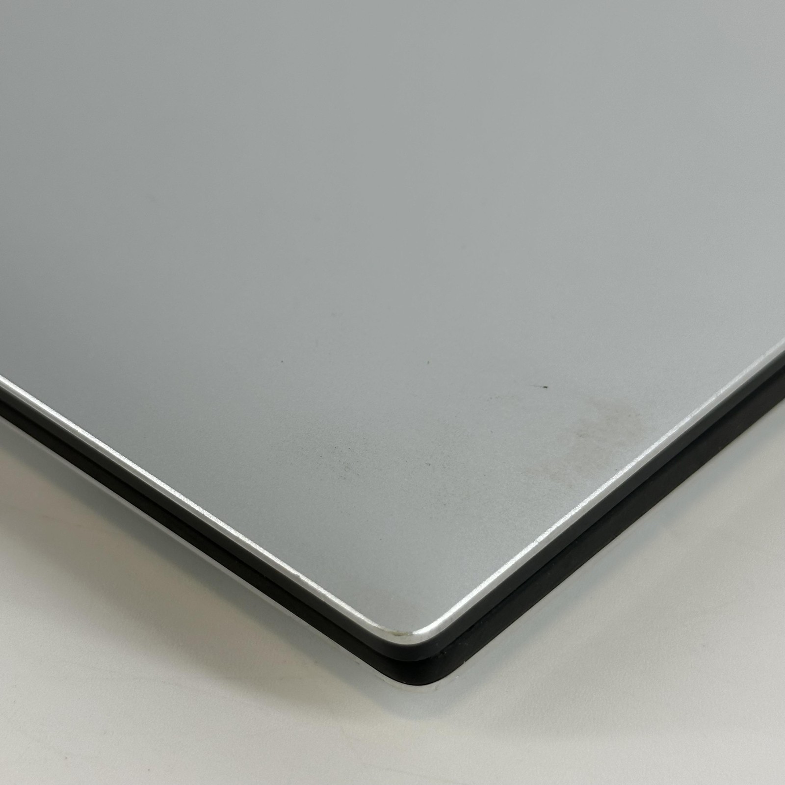 Dell XPS 15 7590 Gray 4K i9-9980HK 2.40GHz 32GB 1TB SSD NVIDIA GTX 1650 Good