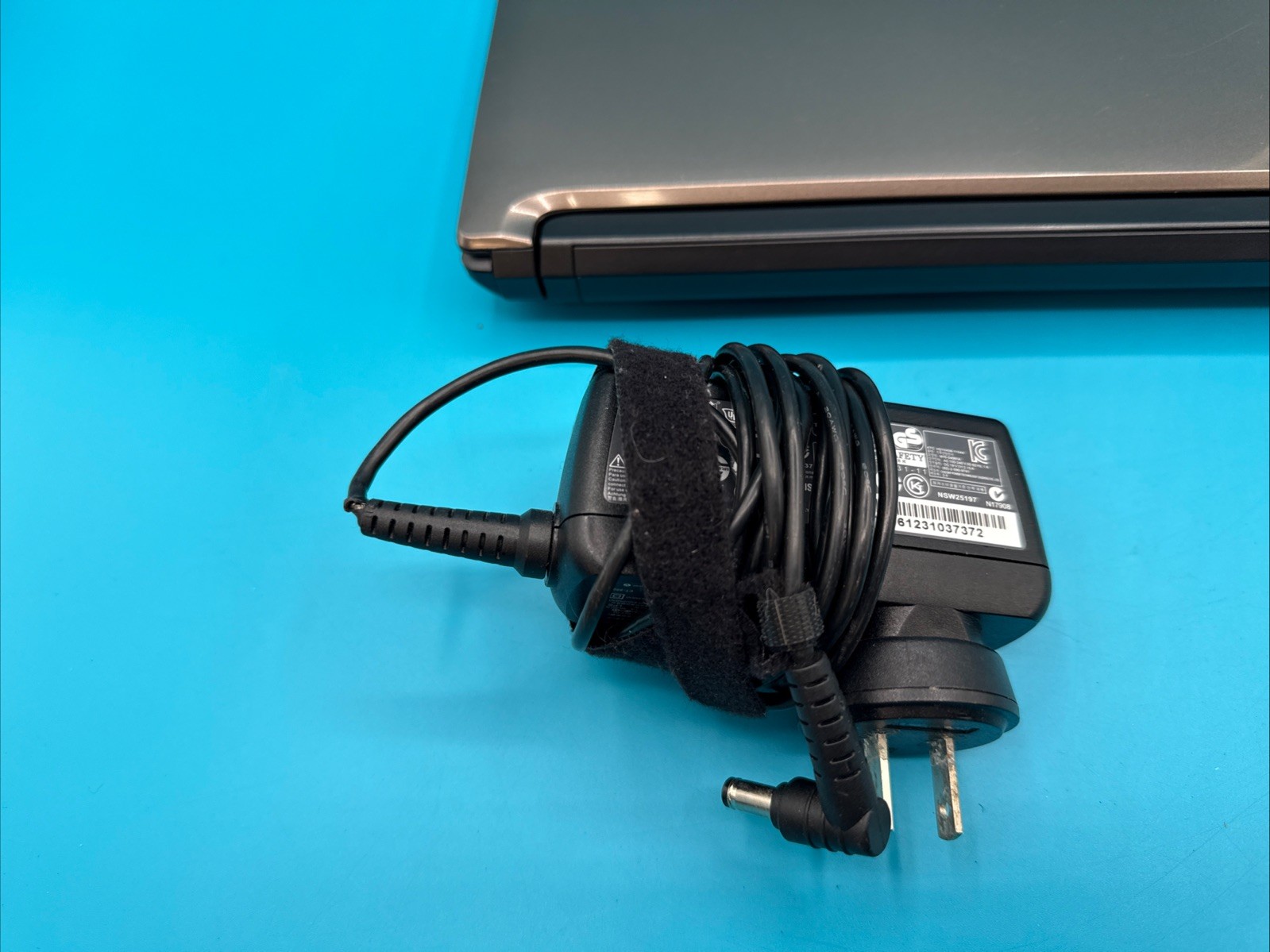 Acer Aspire One Happy PAV70 Black Mini Laptop Netbook Bodhi Linux Installed