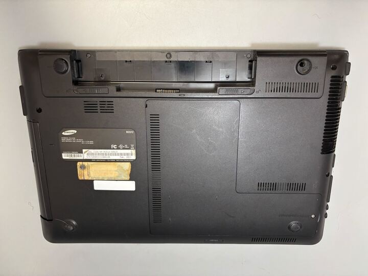 Samsung 15.6″ Notebook NP-RC512 Intel i7-2630M 6GB RAM 750GB HDD NO OS