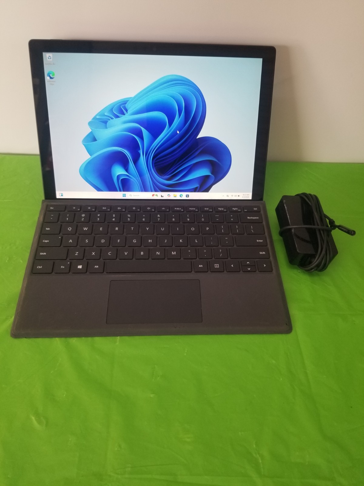 Microsoft Surface Pro 6 1796 i7-8650U 1.9GHz 256GB SSD 8GB DDR3 Black GOOD