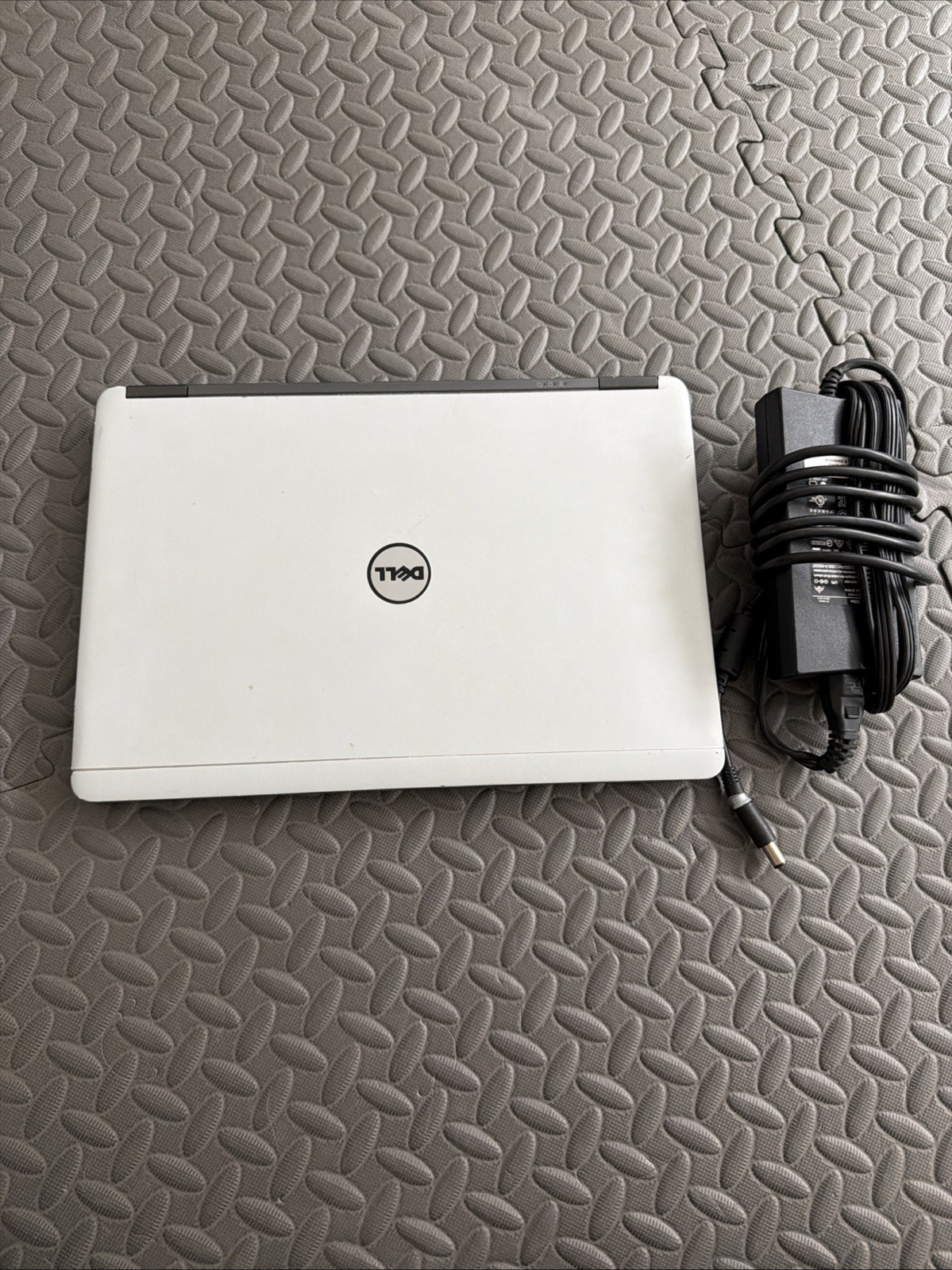 DELL LATITUDE 5414 Core i5-6300U@ 2.5GHz, 16GB RAM w/ Windows 11 Installed