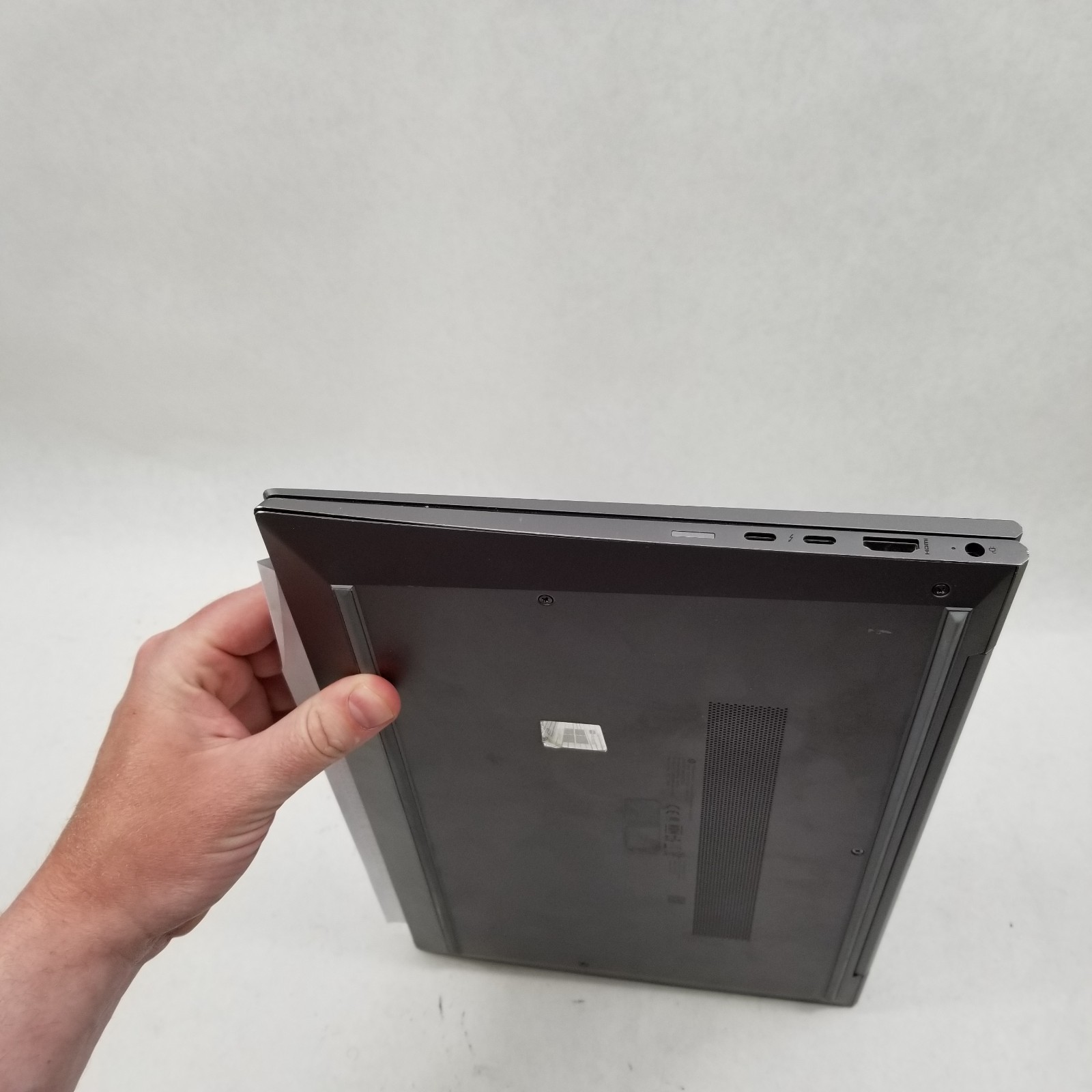 HP ZBook FireFly 14 G8 14″ i5-1145G7 2.60GHz 16GB RAM 512GB NVMe No OS *Read