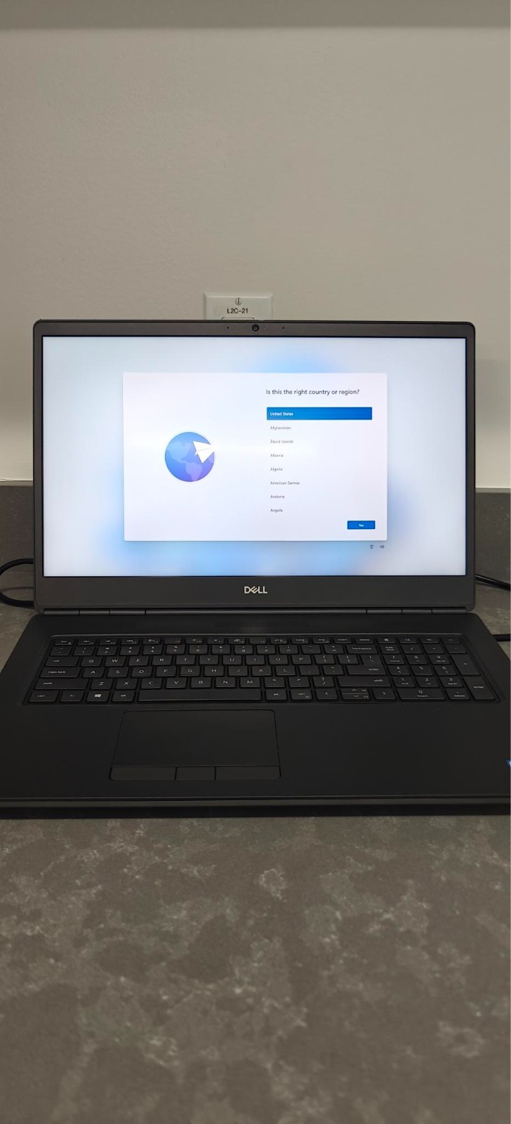 27.Dell Precision 7750 (Xeon W-10855M, 32GB Ram, 1TB SSD, Nvidia Quadro RTX4000)