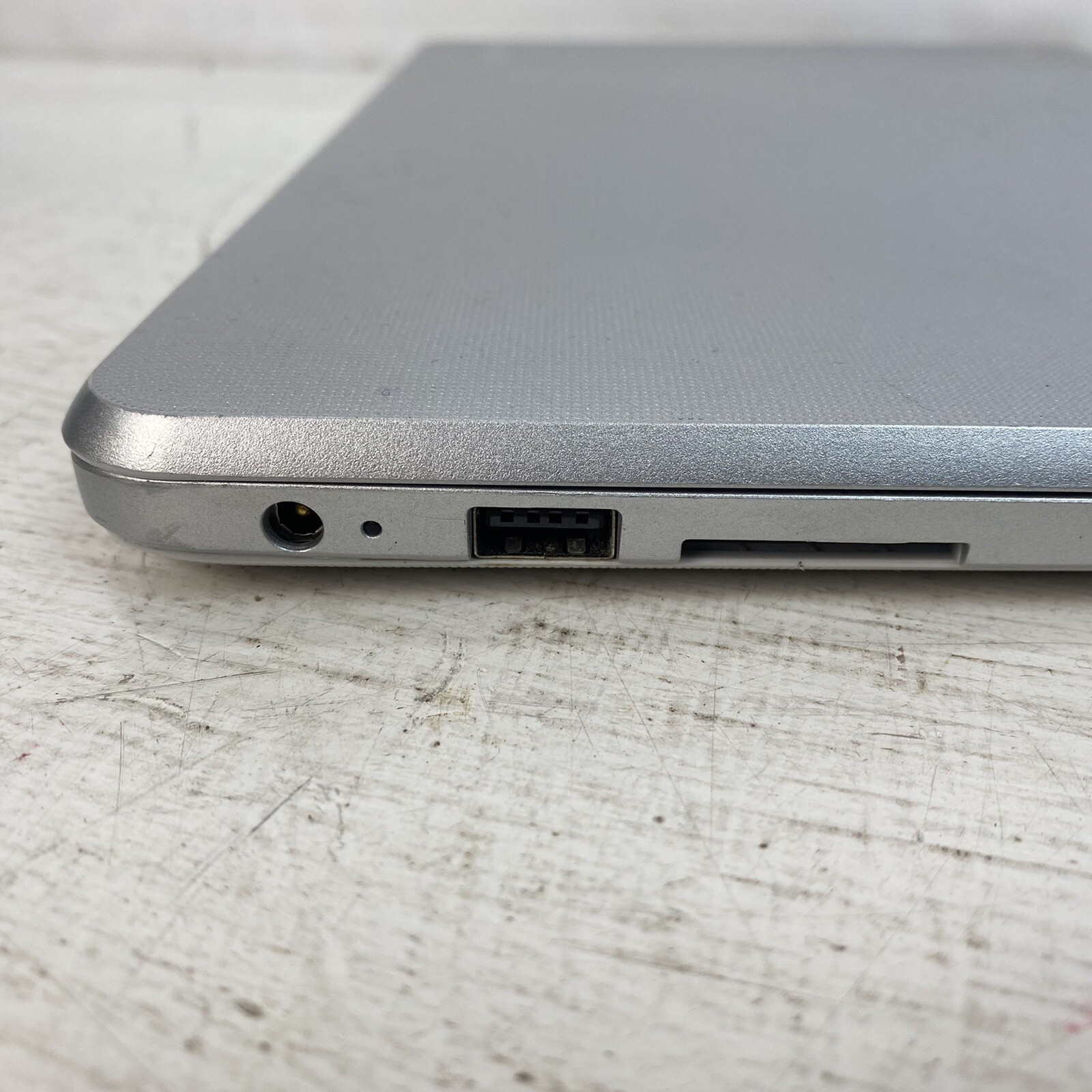 Toshiba CB30-B3122 13.3″ Chromebook 2 Intel Celeron Dual Core 16GB SSD 4GB