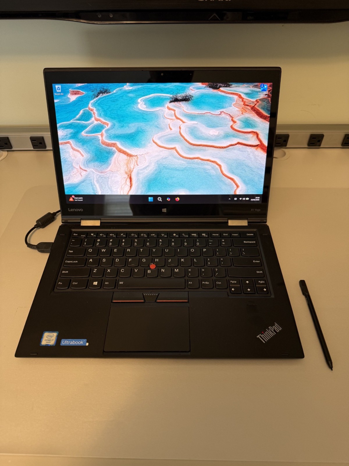 Lenovo ThinkPad X1 Yoga 14 inch (1TB SSD, Intel Core i7-6500U, Windows 11 Pro)