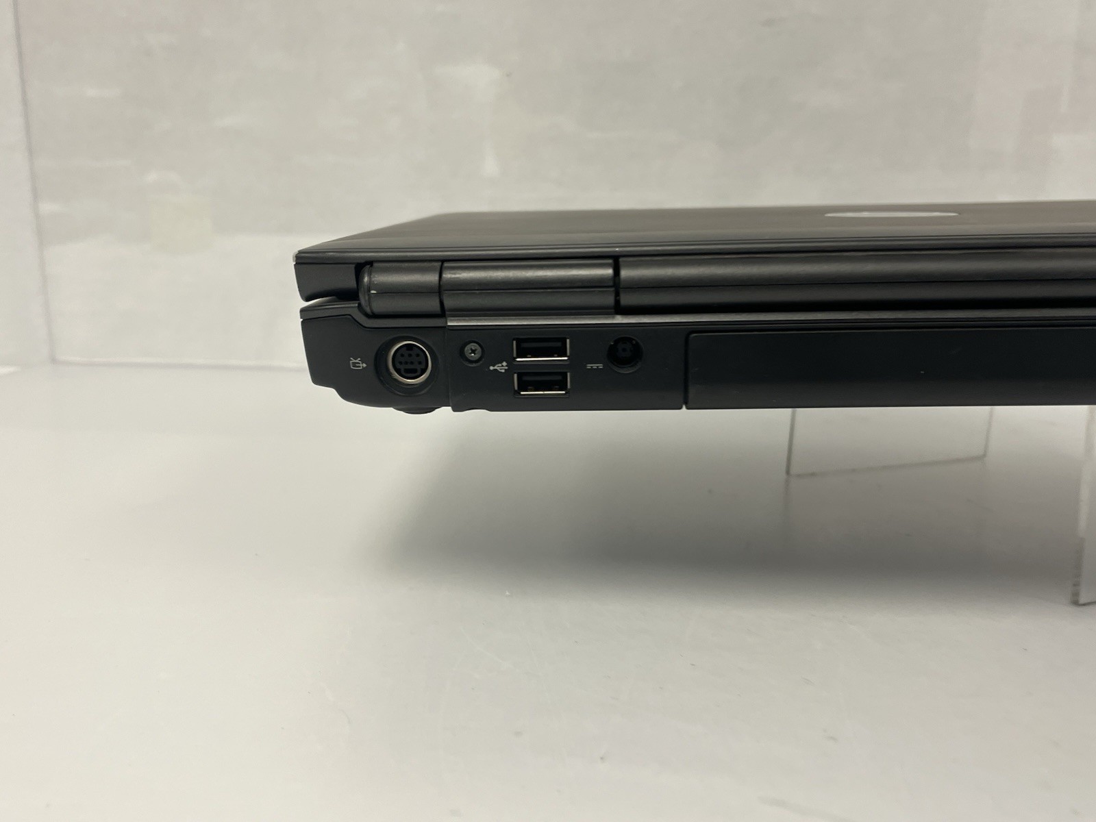 Dell Vostro 1500 15.4″ Glossy Laptop C2D 1.4GHz 2GB NO HDD NO OS