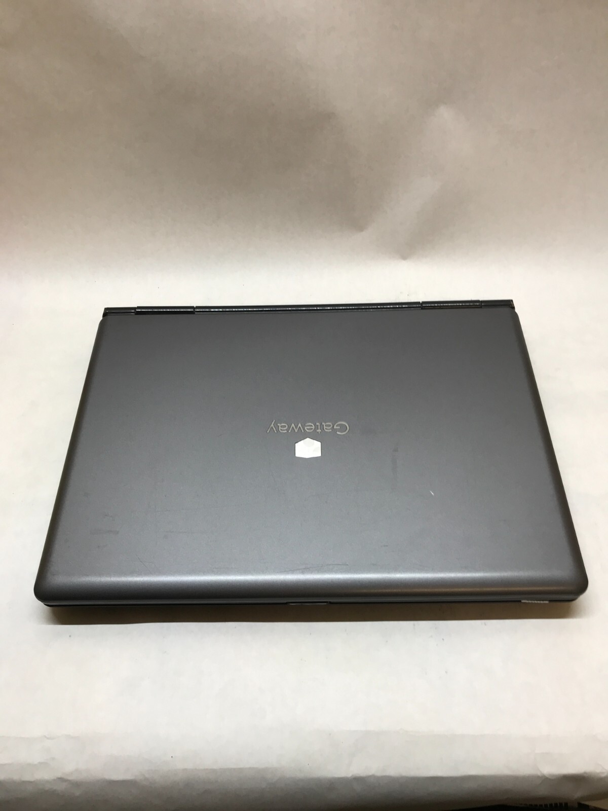 Gateway P-6301 17″ Intel Pentium T2310 1.46GHz 1GB RAM NO HDD/OS No Battery – DW