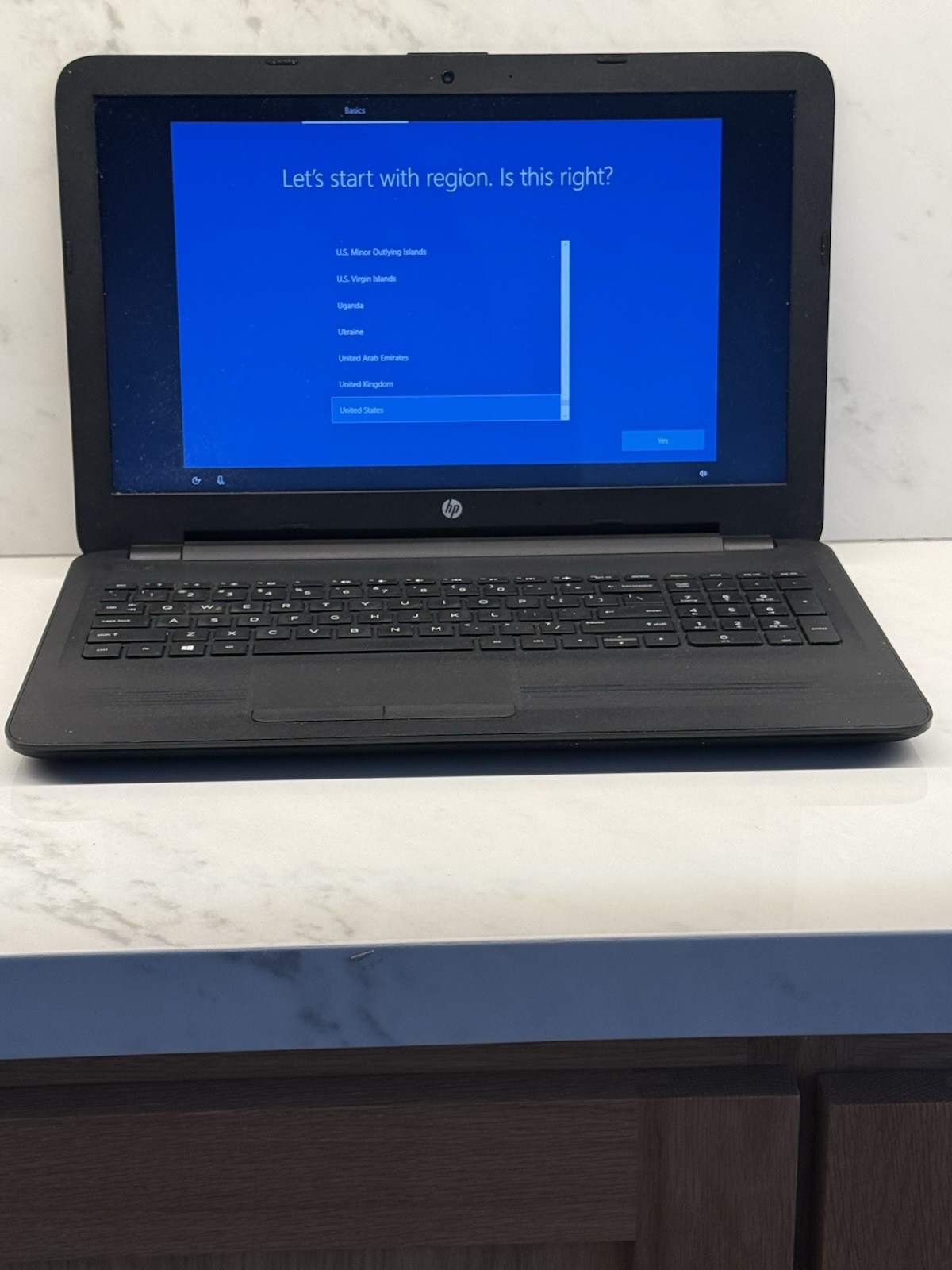 HP Notebook 15-ba009dx 15.6″ Laptop