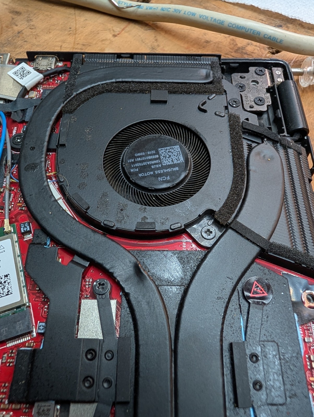 ASUS ROG Flow X13 13.4” READ DESC (1TB SSD, 6900HS, 16GB DDR5, RTX 3050 Ti)