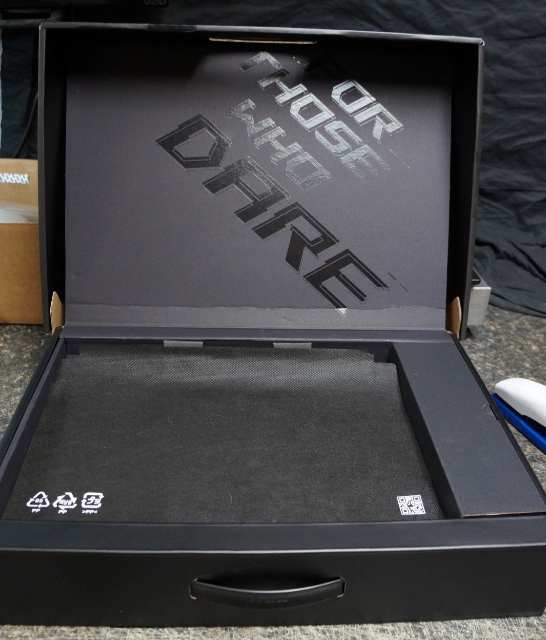 ASUS ROG Strix ADVANTAGE ED. G513QY 5900HX 16 GB RAM, 512 GB SSD – (5RIE26CB)