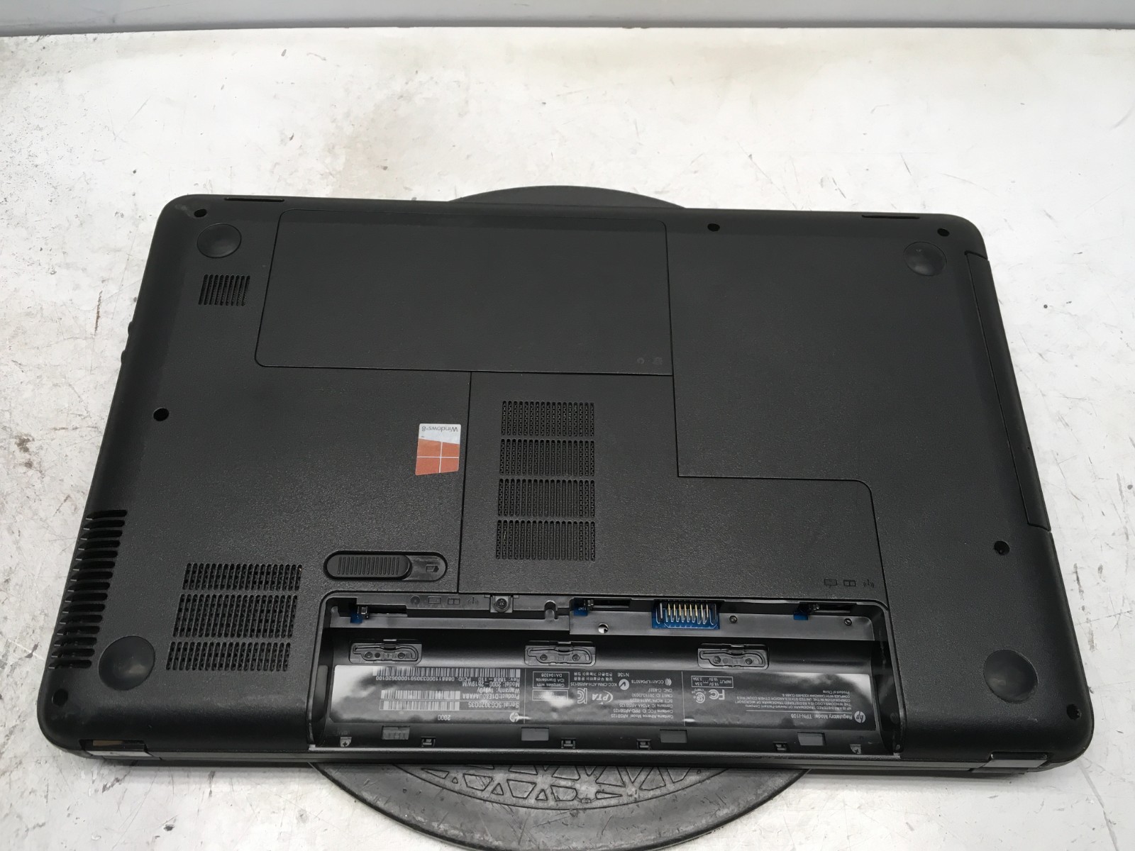 HP 2000-2B19WM AMD E-300 1300MHz 4 GB NO HDD – Cracked Screen