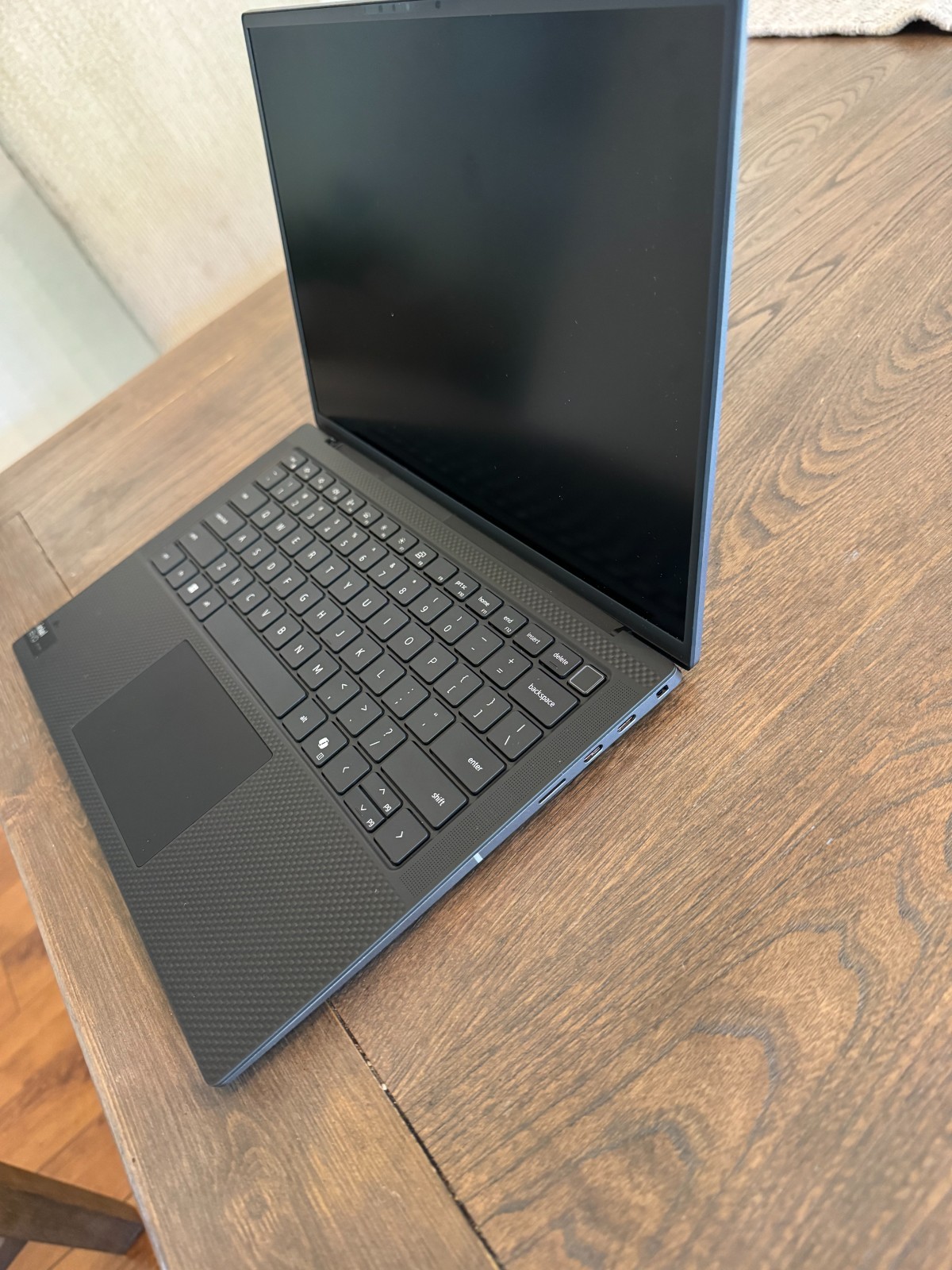 Dell Precision 5490 14″ QHD 3.8 Ghz Ultra 7 165H 32GB 512GB RTX 2000 Ada