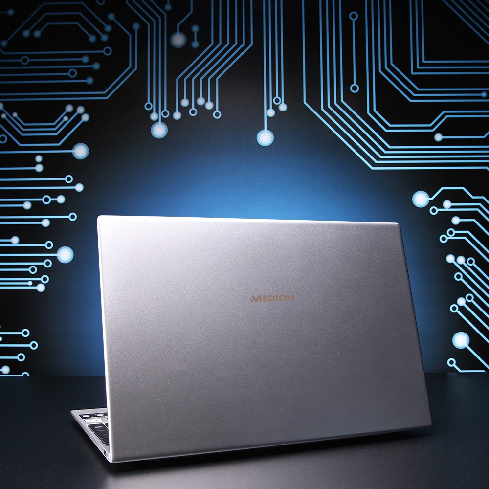 Medion E15307 // AMD 3020e, 4GB RAM, 256GB SSD