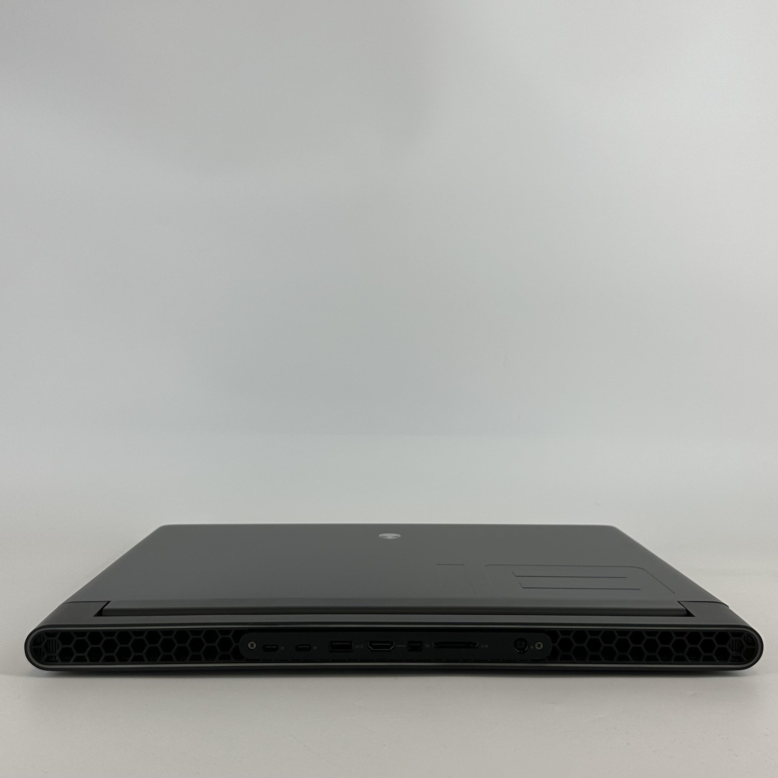 Dell Alienware M18 R1 480Hz FHD+ 2.5 GHz Ryzen 9 7945HX 64GB 4TB/512GB RTX 4090