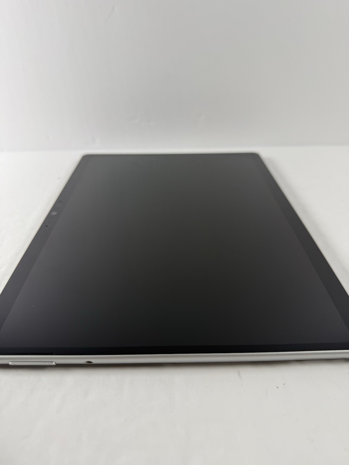 Microsoft Surface Pro 8 (1982) i5-1145G7 – 16GB RAM – 256GB 120Hz – Win 11 Pro
