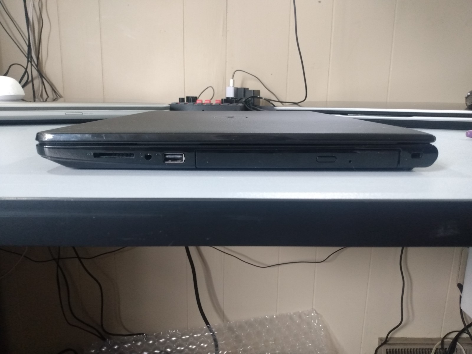 Dell inspiron 15-3567 windows 10 laptop
