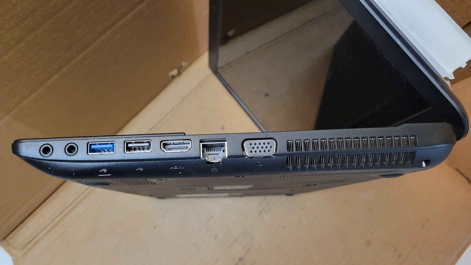 TOSHIBA Satellite C55-A5310 Laptop | i3-3120M | 4GB Ram | 320GB HDD | Win 10