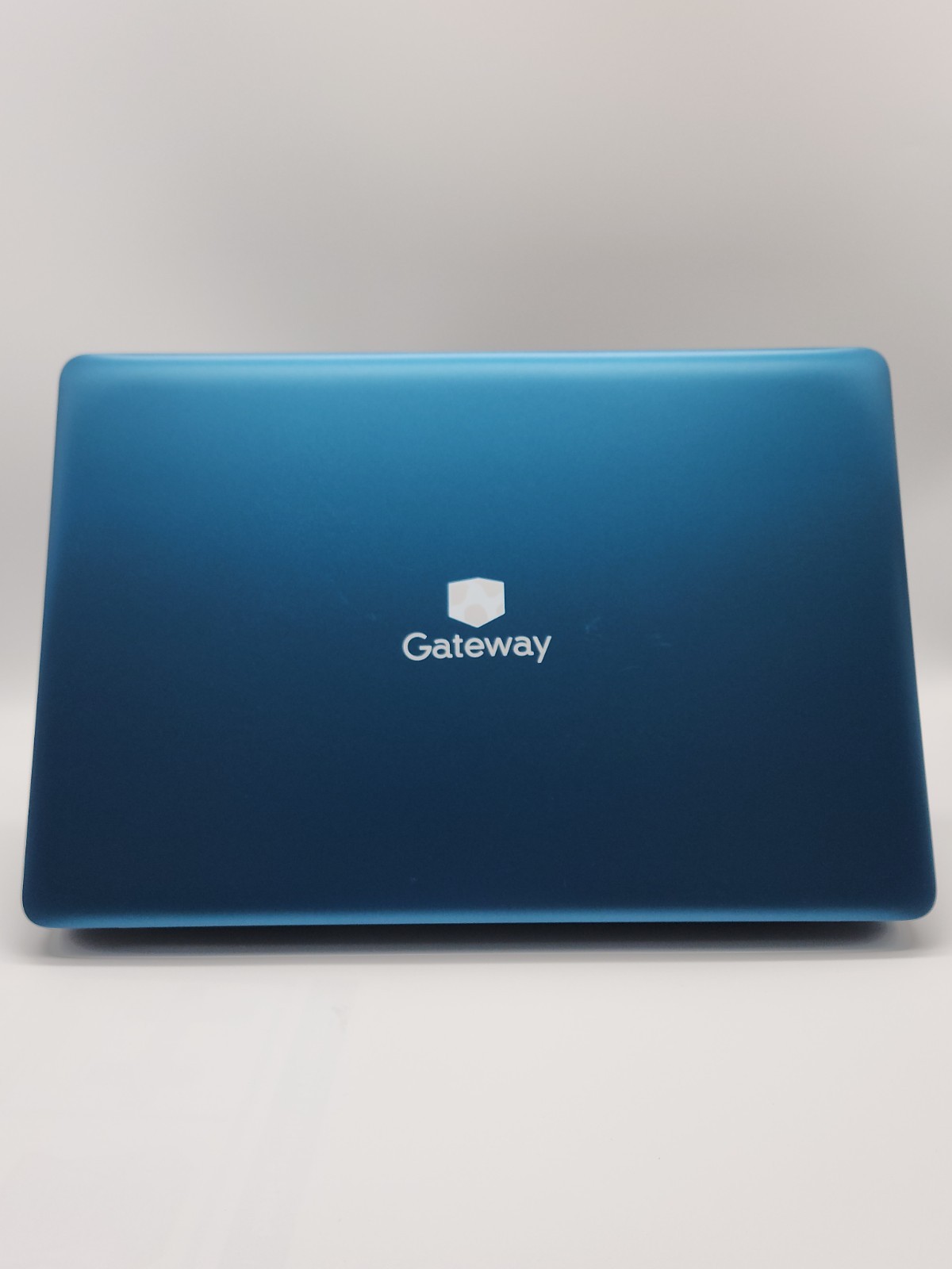 Gateway 14.1 Ultra Slim Notebook, AMD Ryzen 3 3200U 4/128GB win 11 home