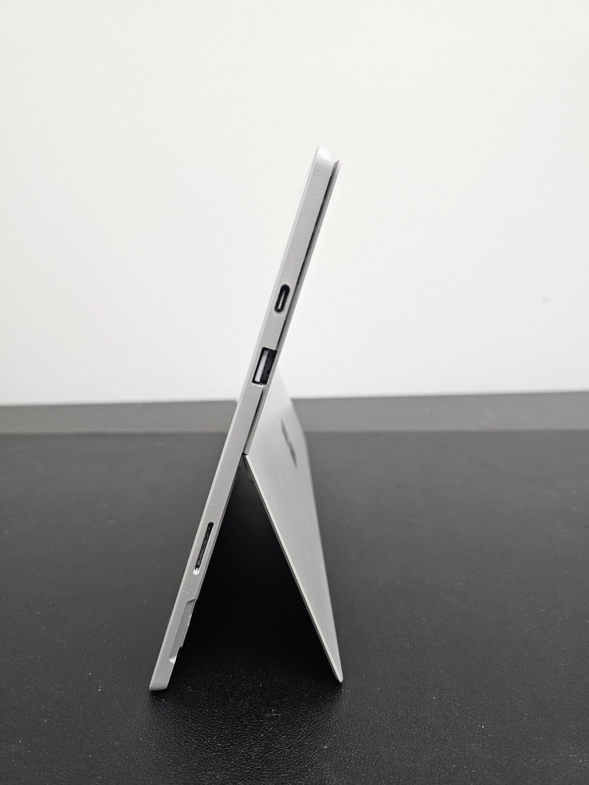 Microsoft Surface Pro 7 i5-1035G4 16GB Ram 256GB SSD Win 11 Pro ***READ***