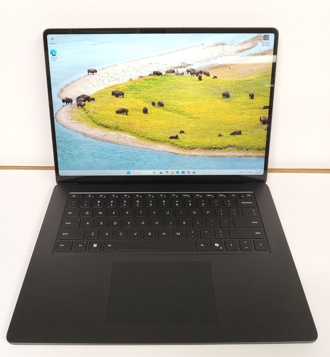 Microsoft Surface Laptop 7 15″ 2037 (1TB NVMe SSD, Snapdragon X Elite, 16GB RAM)