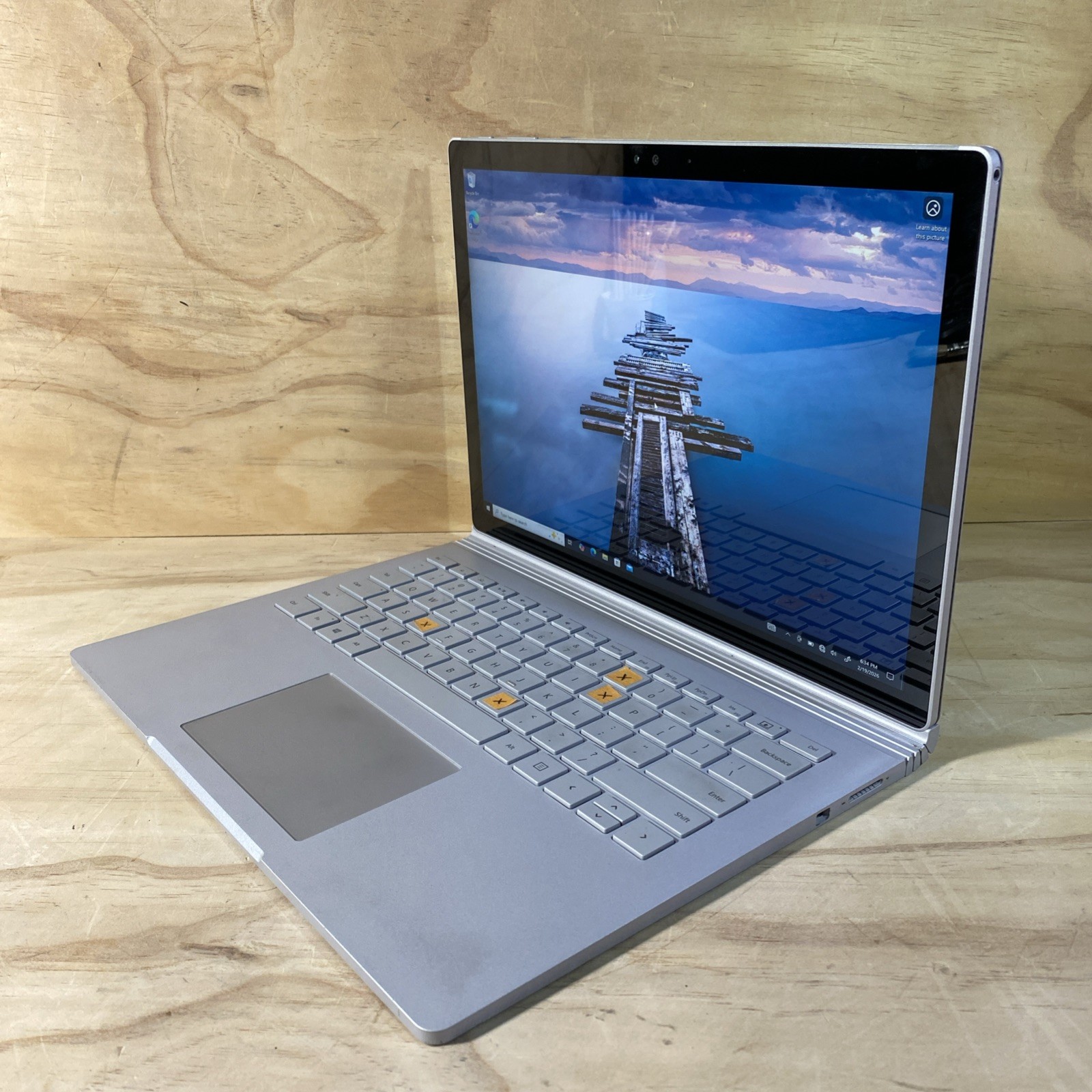 Microsoft SurfaceBook 13.5″ i5-6300U 2.40 GHz 8 GB RAM 128 GB SSD Win10/Read