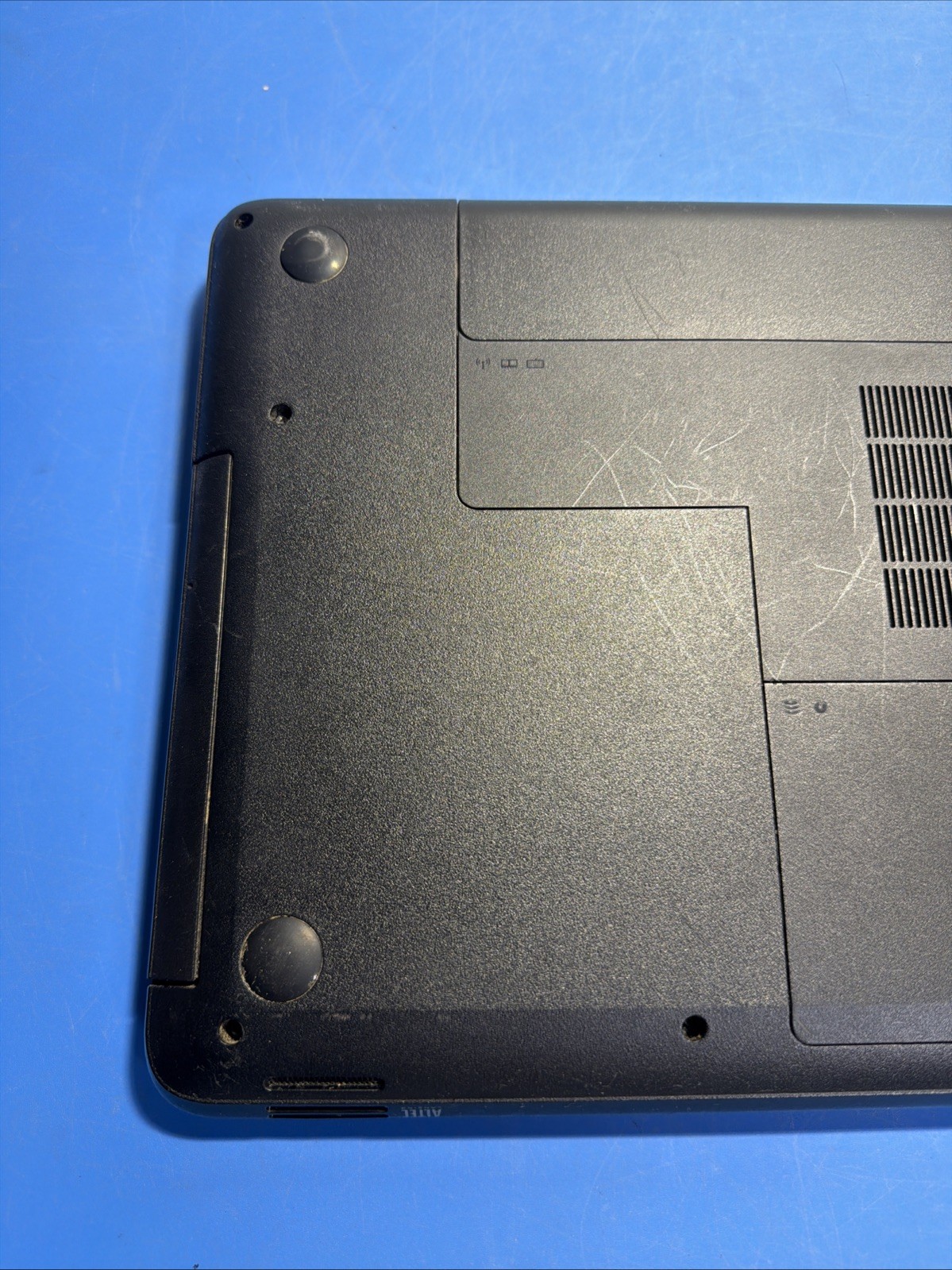 HP 2000-2D19WM Laptop AMD E-300 4GB Ram NO HD/OS (FL)