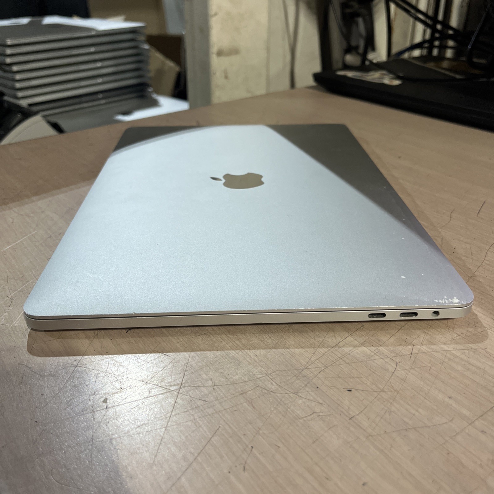 APPLE MACBOOK PRO 13″ TOUCH/MID-2017 CORE I5-7267U 3.1GHZ 8GB RAM 256SSD