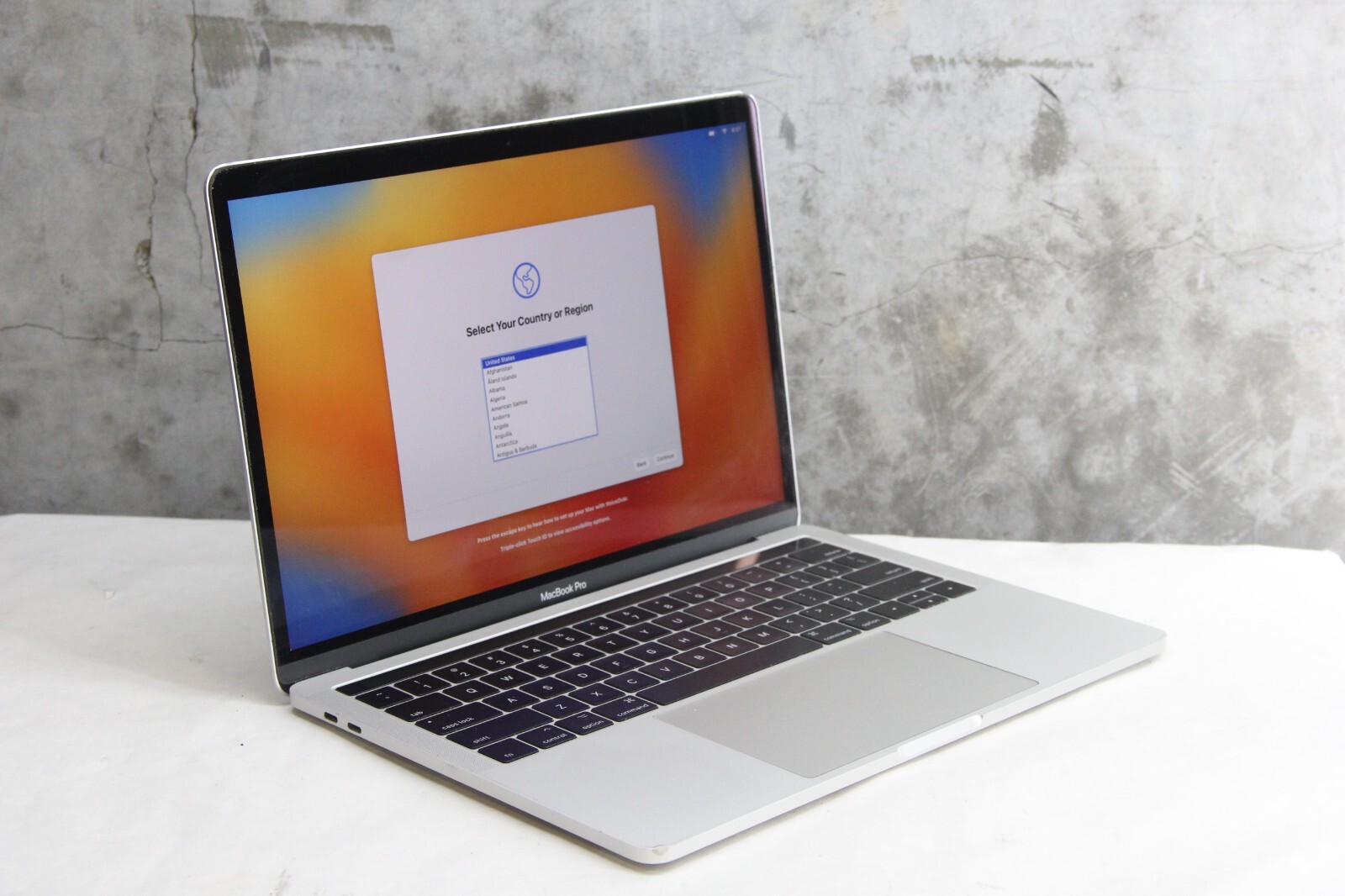 Apple 2017 MacBookPro 14,2 | i5@3.1GHz(7267U), 8GBRam, 256 SSD, Ventura, Wear!